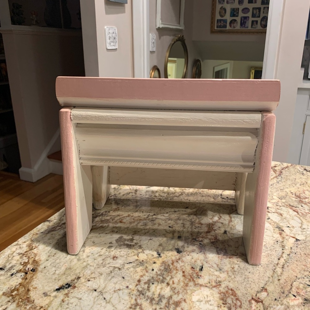 Pink Hand-crafted stool - Picture 3 of 4